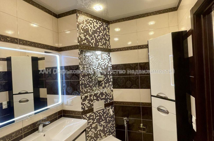 Продам квартиру, 92-й бригады ул. , 3 кім., 76 м², авторский дизайн 