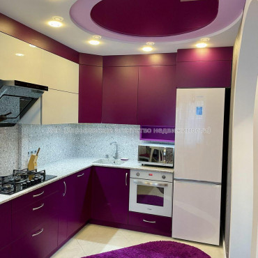 Продам квартиру, 92-й бригады ул. , 3 кім., 76 м², авторский дизайн 