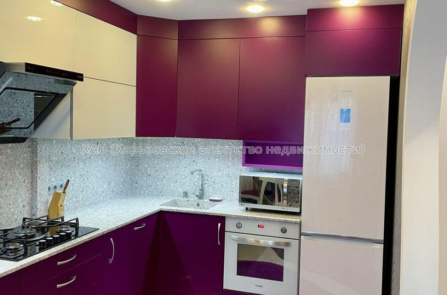 Продам квартиру, 92-й бригады ул. , 3 кім., 76 м², авторский дизайн 