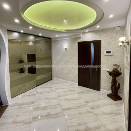 Продам квартиру, 92-й бригады ул. , 3 кім., 76 м², авторский дизайн