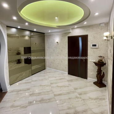 Продам квартиру, 92-й бригады ул. , 3 кім., 76 м², авторский дизайн 