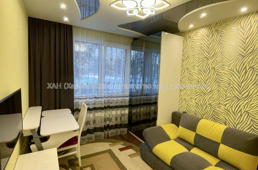 Продам квартиру, 92-й бригады ул. , 3 кім., 76 м², авторский дизайн 