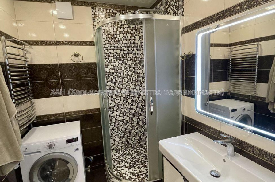 Продам квартиру, 92-й бригады ул. , 3 кім., 76 м², авторский дизайн 