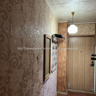 Продам квартиру, Победы просп. , 3 кім., 65 м², косметический ремонт 