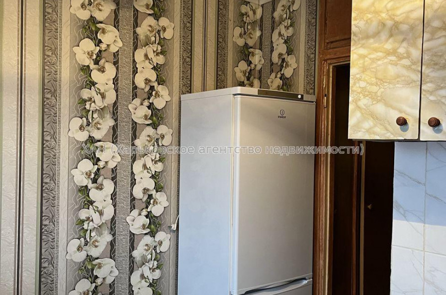 Продам квартиру, Победы просп. , 3 кім., 65 м², косметический ремонт 