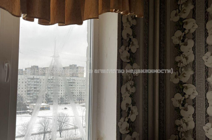 Продам квартиру, Победы просп. , 3 кім., 65 м², косметический ремонт 