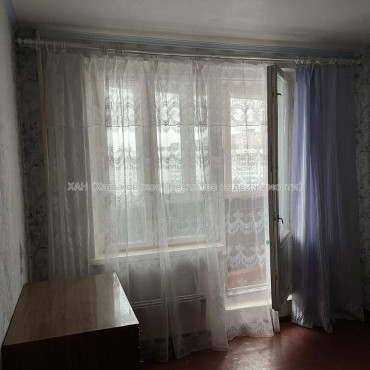 Продам квартиру, Победы просп. , 3 кім., 65 м², косметический ремонт 