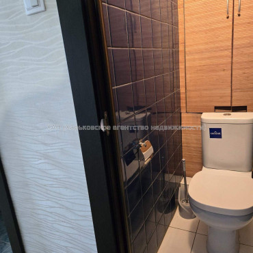 Продам квартиру, Натальи Ужвий ул. , 4 кім., 87.40 м², капитальный ремонт 