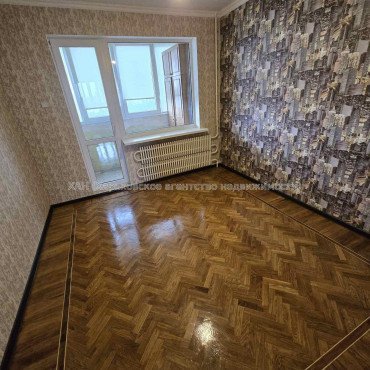 Продам квартиру, Натальи Ужвий ул. , 4 кім., 87.40 м², капитальный ремонт 