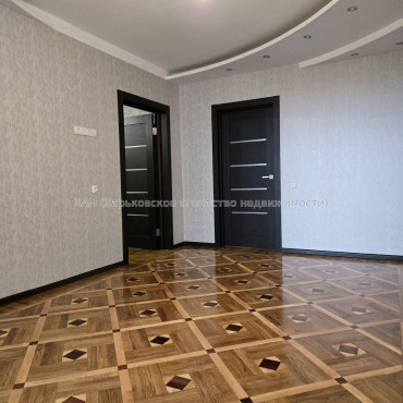 Продам квартиру, Натальи Ужвий ул. , 4 кім., 87.40 м², капитальный ремонт 