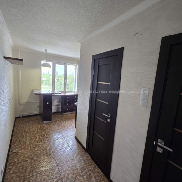 Продам квартиру, Натальи Ужвий ул. , 4 кім., 87.40 м², капитальный ремонт 