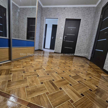 Продам квартиру, Натальи Ужвий ул. , 4 кім., 87.40 м², капитальный ремонт 