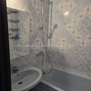 Продам квартиру, Натальи Ужвий ул. , 4 кім., 87.40 м², капитальный ремонт 