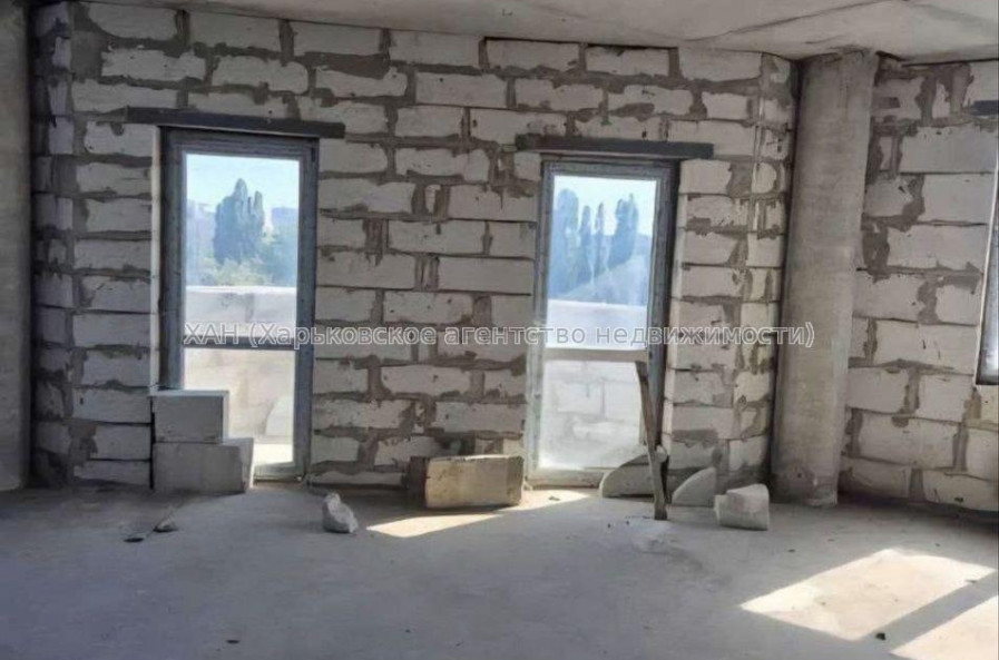 Продам квартиру, Барабашова академика ул. , 4 кім., 208 м², без внутренних работ 