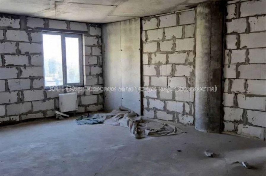 Продам квартиру, Барабашова академика ул. , 4 кім., 208 м², без внутренних работ 