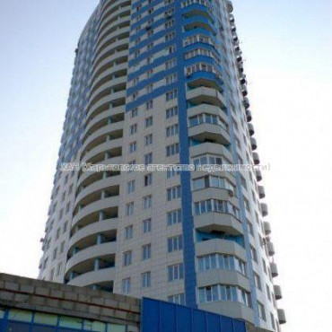 Продам квартиру, Барабашова академика ул. , 4 кім., 208 м², без внутренних работ 