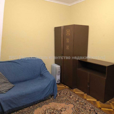 Продам квартиру, Людвига Свободы просп. , 1 кім., 29 м², косметический ремонт 