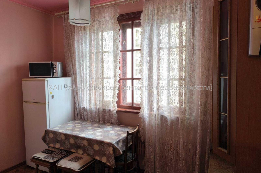 Продам квартиру, Людвига Свободы просп. , 1 кім., 29 м², косметический ремонт 