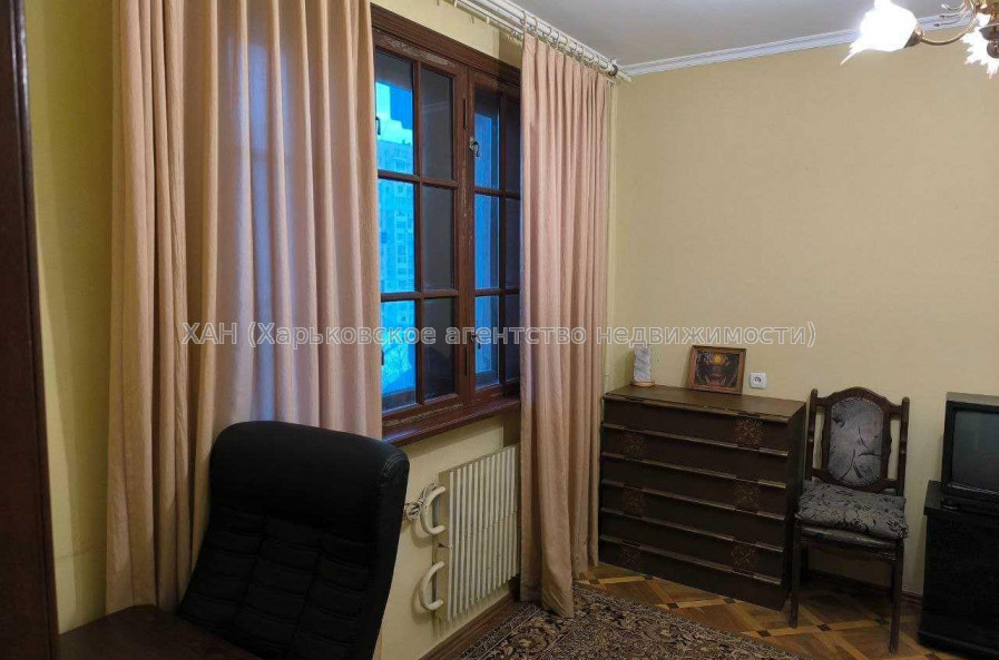 Продам квартиру, Людвига Свободы просп. , 1 кім., 29 м², косметический ремонт 