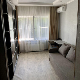 Продам квартиру, Владислава Зубенко ул. , 1 кім., 20 м², евроремонт