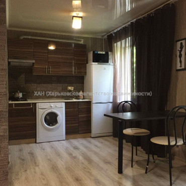 Продам квартиру, 23 Августа ул. , 1  ком., 32 м², капитальный ремонт 