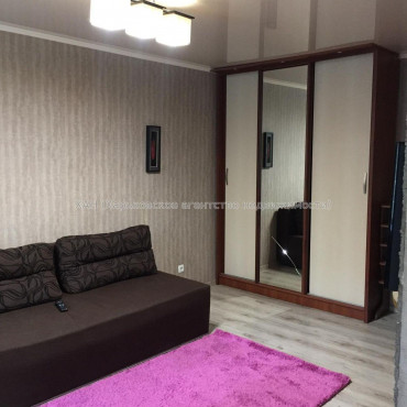 Продам квартиру, 23 Августа ул. , 1  ком., 32 м², капитальный ремонт 