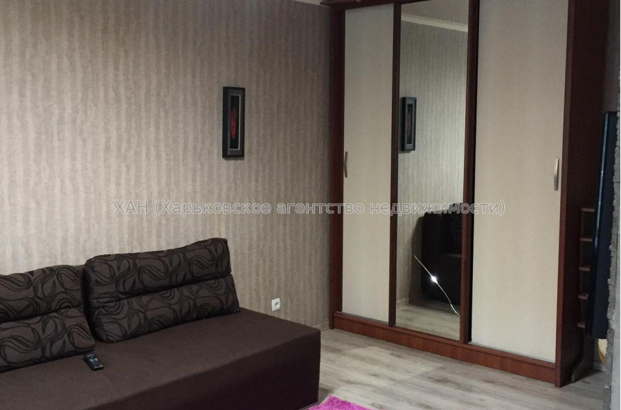 Продам квартиру, 23 Августа ул. , 1  ком., 32 м², капитальный ремонт 