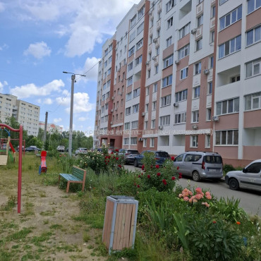 Продам квартиру, Барабашова академика ул. , 1  ком., 33 м², без внутренних работ 