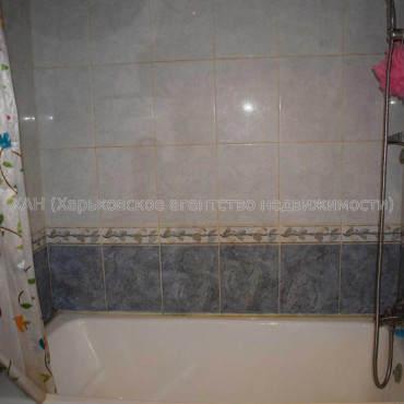 Продам квартиру, Набережный въезд , 2 кім., 52 м², косметический ремонт 