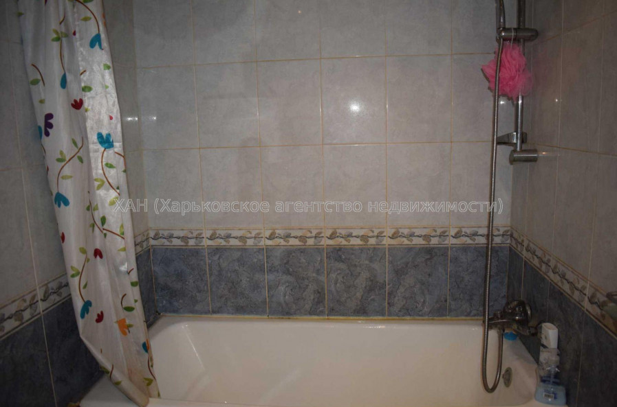 Продам квартиру, Набережный въезд , 2 кім., 52 м², косметический ремонт 