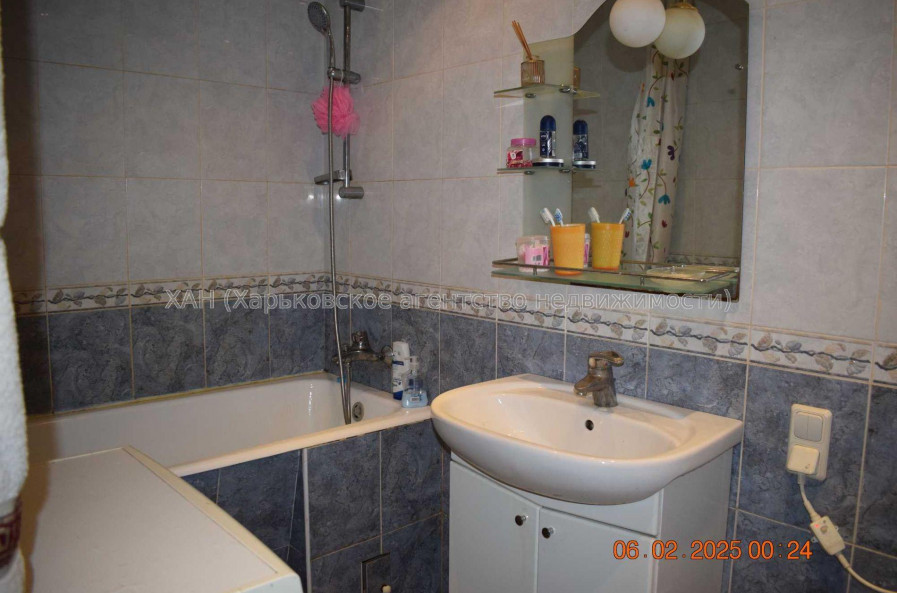 Продам квартиру, Набережный въезд , 2 кім., 52 м², косметический ремонт 