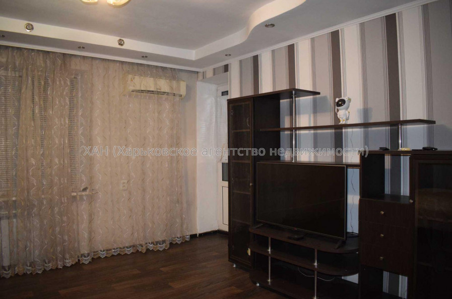 Продам квартиру, Набережный въезд , 2 кім., 52 м², косметический ремонт 