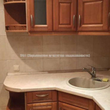 Продам квартиру, Набережный въезд , 2 кім., 52 м², косметический ремонт 