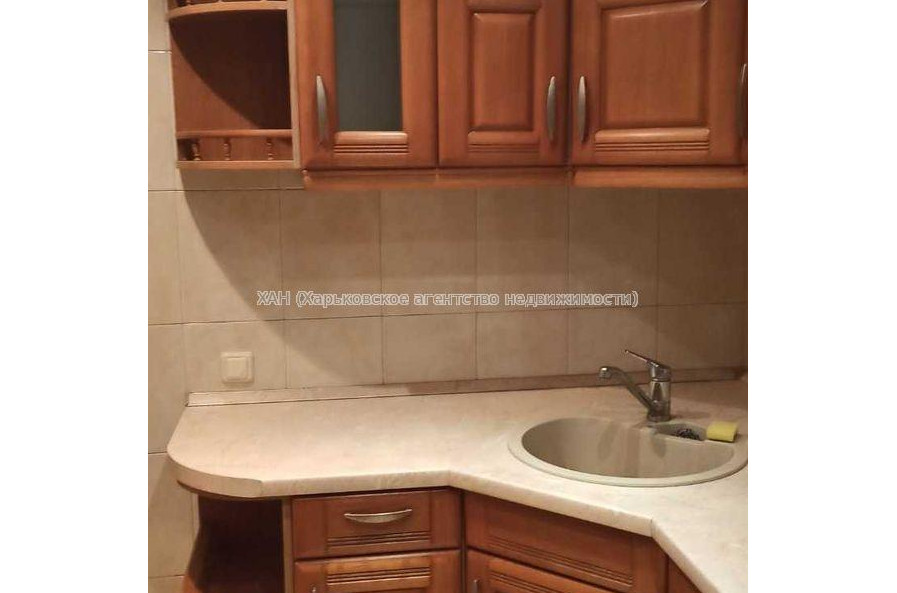 Продам квартиру, Набережный въезд , 2 кім., 52 м², косметический ремонт 