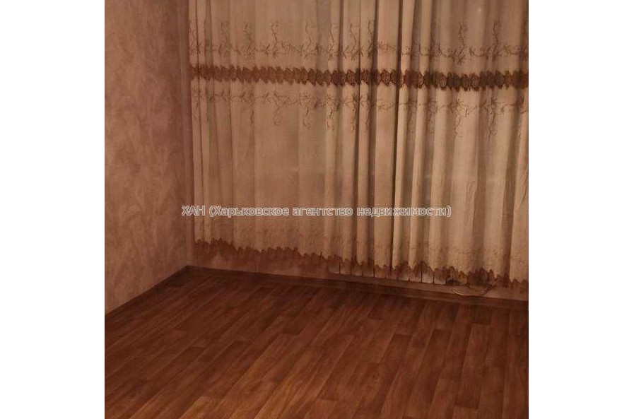 Продам квартиру, Набережный въезд , 2 кім., 52 м², косметический ремонт 