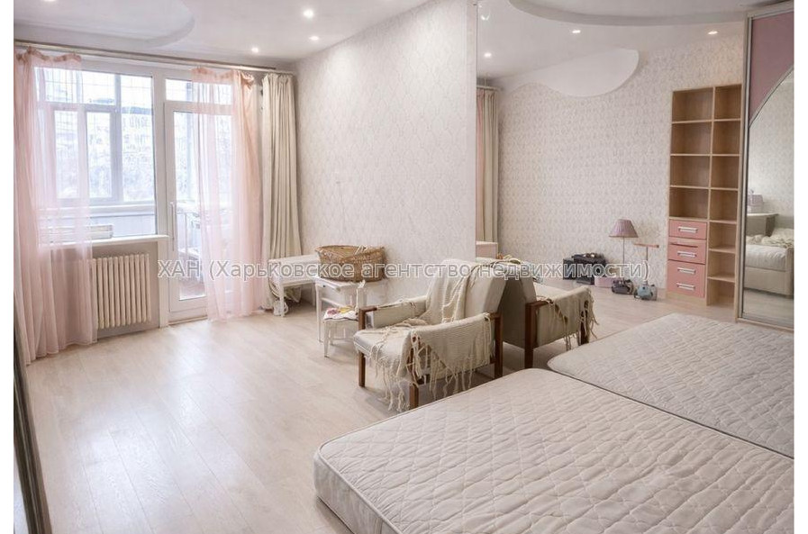 Продам квартиру, Чередниченковский пер. , 3 кім., 66 м², частичный ремонт 