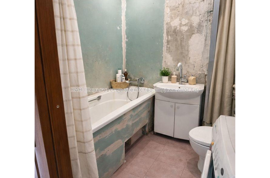 Продам квартиру, Чередниченковский пер. , 3  ком., 66 м², частичный ремонт 