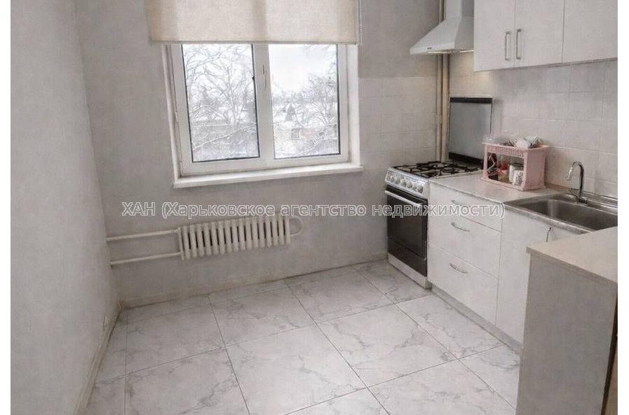 Продам квартиру, Чередниченковский пер. , 3 кім., 66 м², частичный ремонт 