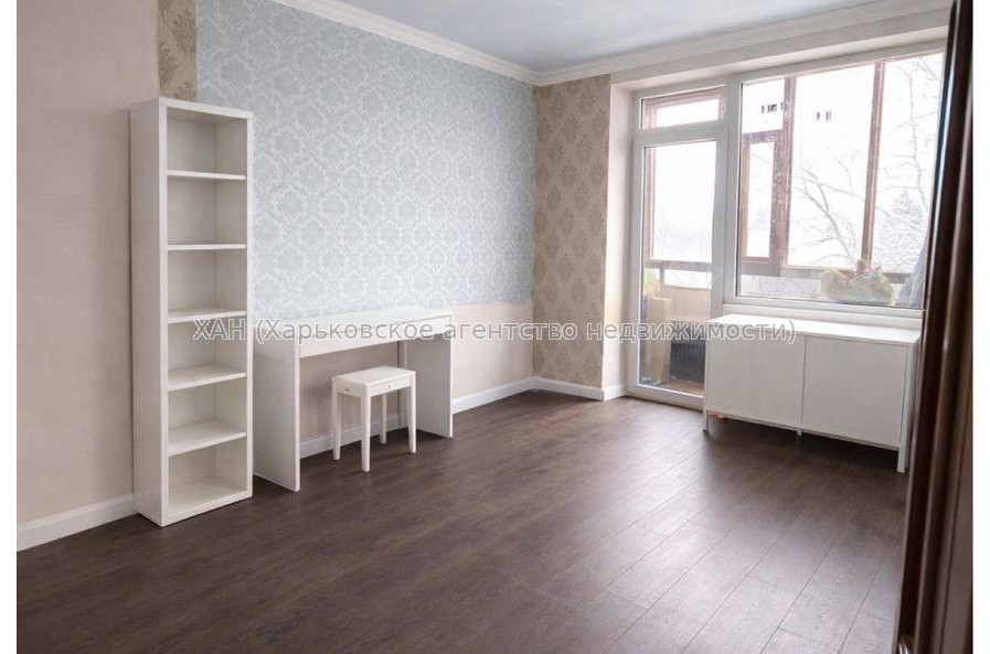 Продам квартиру, Чередниченковский пер. , 3 кім., 66 м², частичный ремонт 