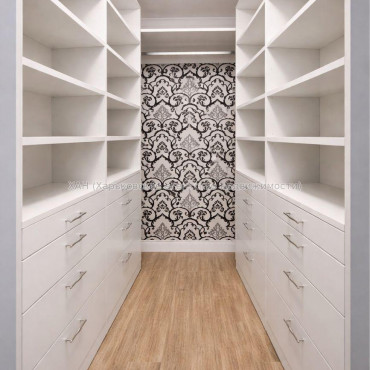 Продам квартиру, Чередниченковский пер. , 3 кім., 66 м², частичный ремонт 