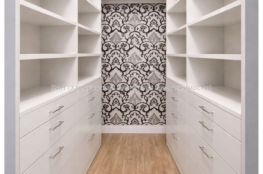 Продам квартиру, Чередниченковский пер. , 3 кім., 66 м², частичный ремонт 