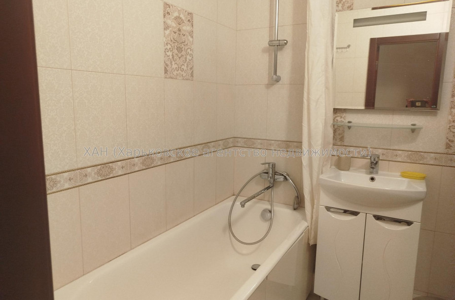 Продам квартиру, Валентиновская ул. , 3 кім., 69.40 м², евроремонт 