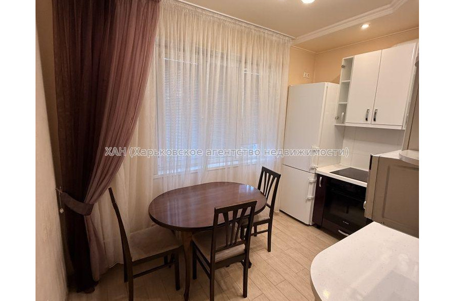 Продам квартиру, Валентиновская ул. , 3 кім., 69.40 м², евроремонт 