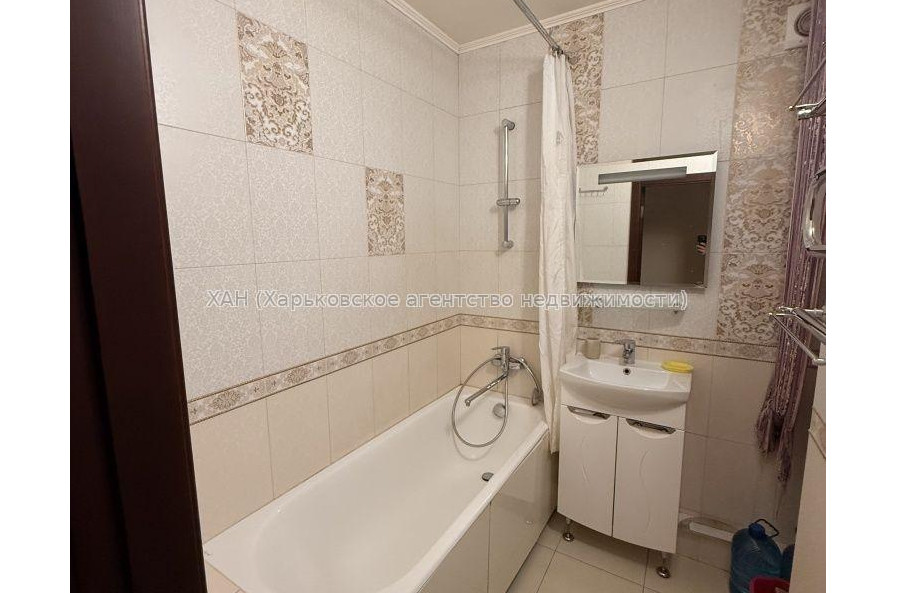 Продам квартиру, Валентиновская ул. , 3 кім., 69.40 м², евроремонт 