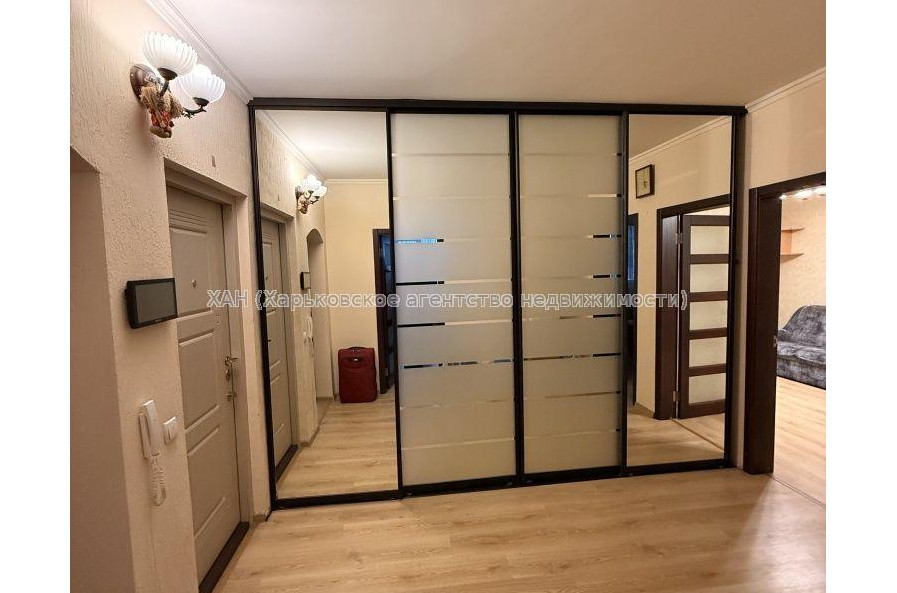 Продам квартиру, Валентиновская ул. , 3 кім., 69.40 м², евроремонт 