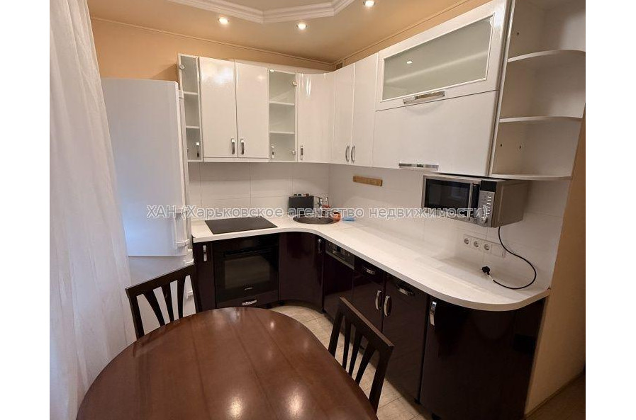 Продам квартиру, Валентиновская ул. , 3 кім., 69.40 м², евроремонт 