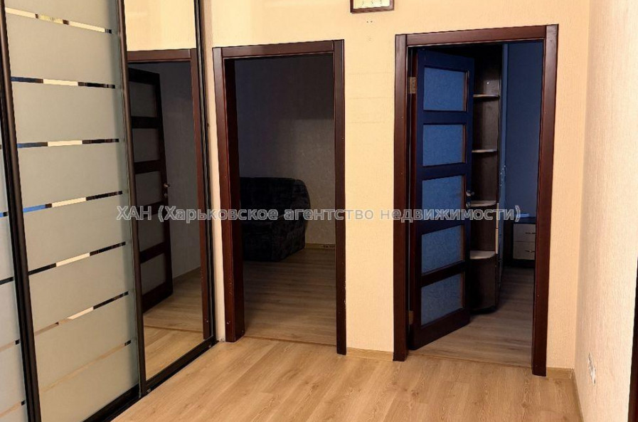 Продам квартиру, Валентиновская ул. , 3 кім., 69.40 м², евроремонт 