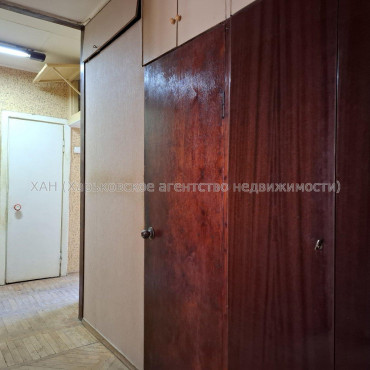 Продам квартиру, Науки просп. , 2  ком., 56.60 м², советский ремонт 