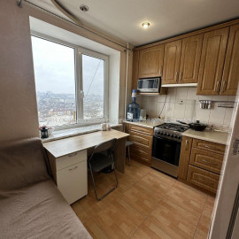 Продам квартиру, Нюрнбергский пер. , 1 кім., 43 м², капитальный ремонт