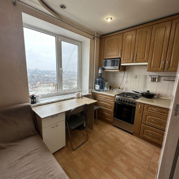 Продам квартиру, Нюрнбергский пер. , 1 кім., 43 м², капитальный ремонт 